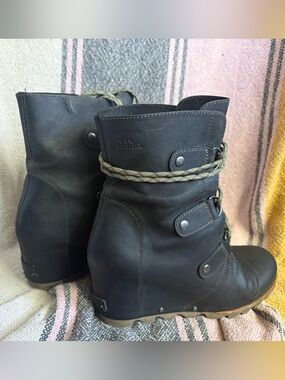 Sorel Black Leather Wedge Lace-Up Booties